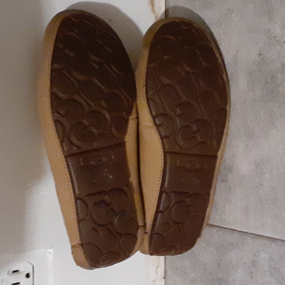 UGG  slipper  size  8 women - Picture 5 of 6